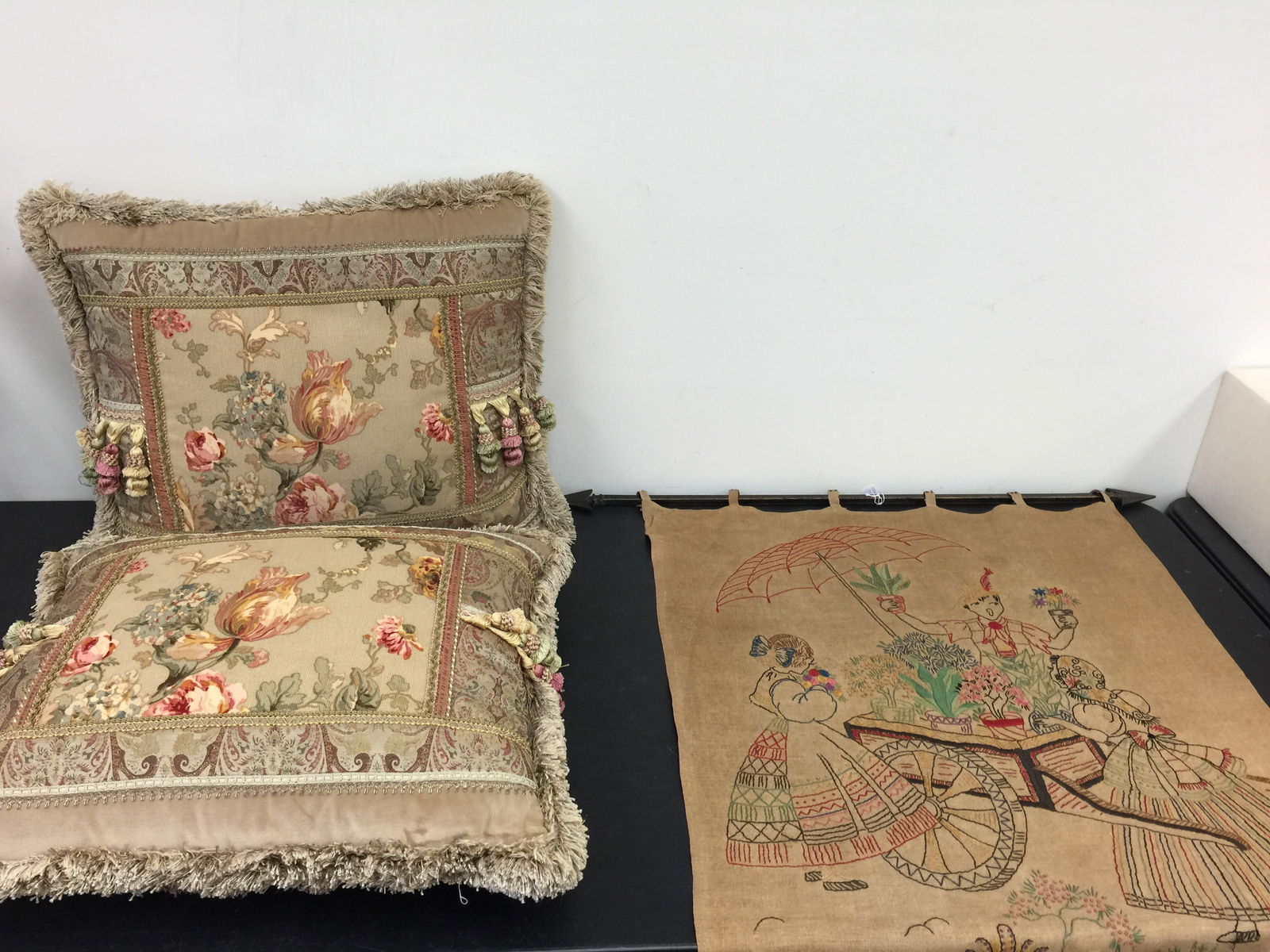 Pair of Decorative Pillows & Tapestry (1 of 5)