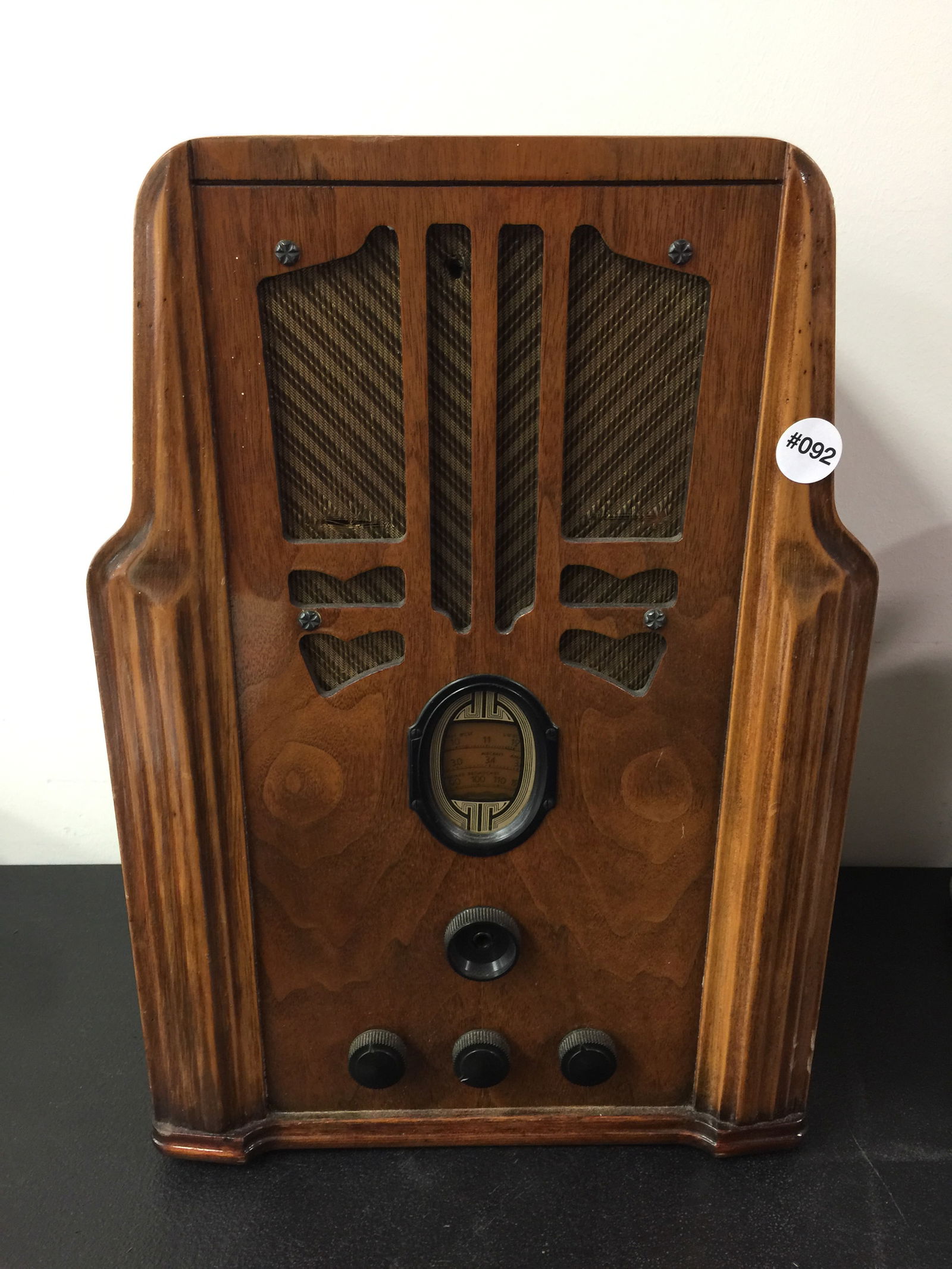 Philco.Tombstone Tube Radio (1 of 4)