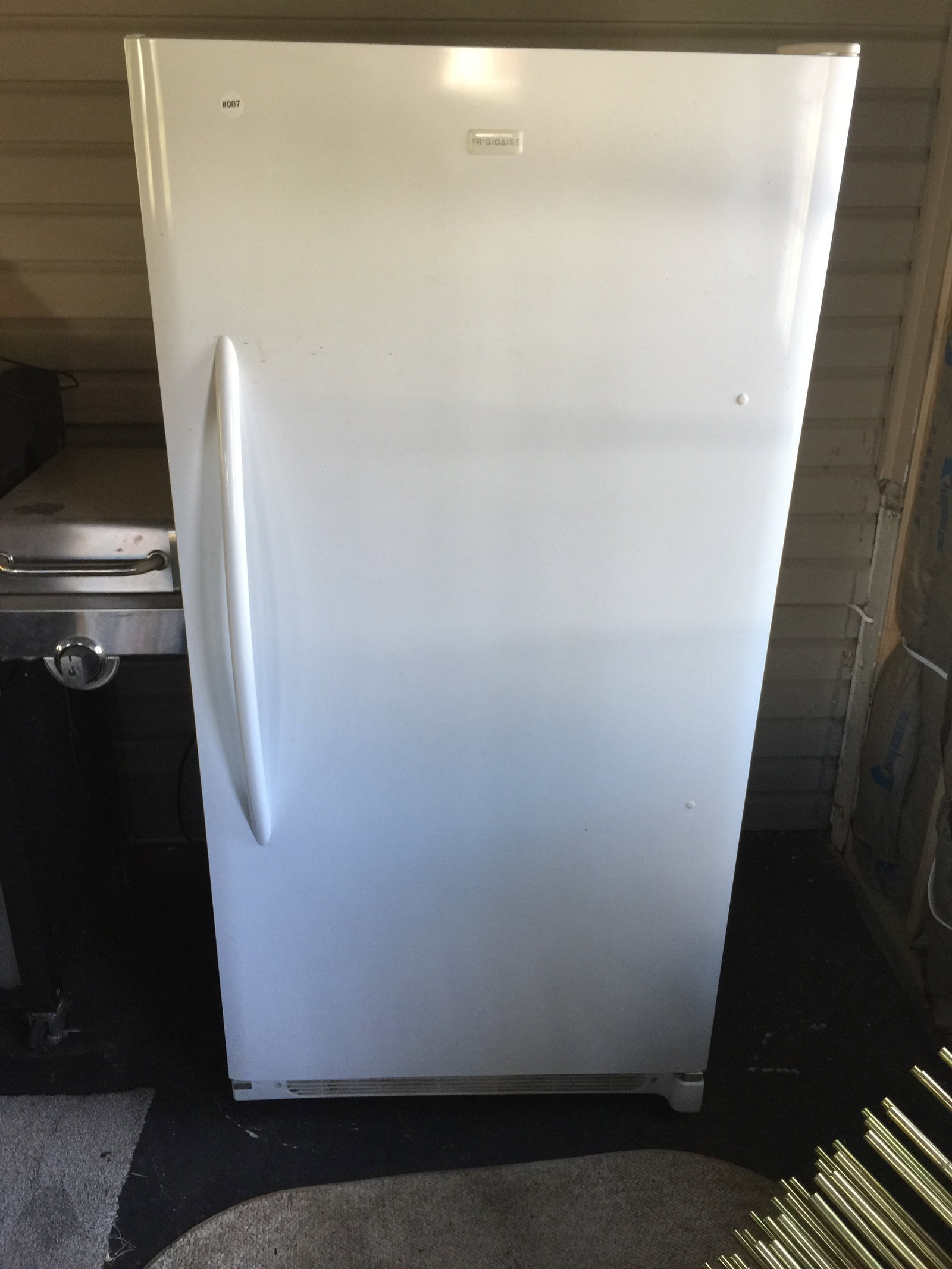 Fridgedaire Upright Freezer (1 of 4)