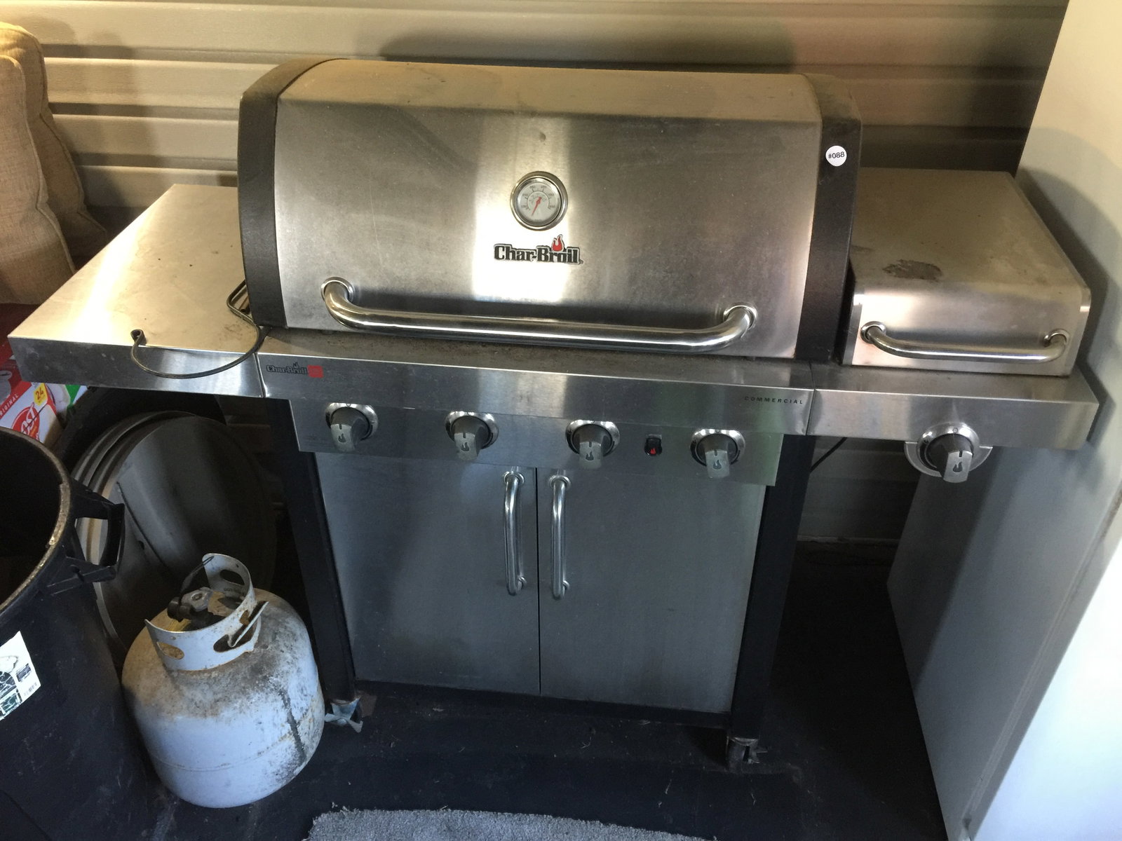 Charbroil Commercial Stainless Steele Grill (1 of 3)
