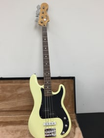 Fender Jazz Base Squire Series