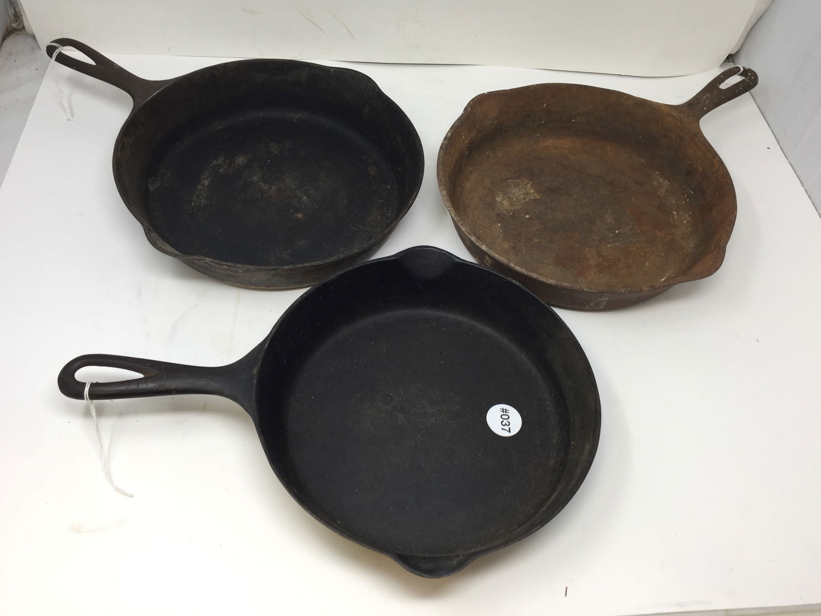 Cast Iron Frying Pans (1 of 4)
