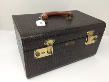 Vintage Trans World Cosmetic Case