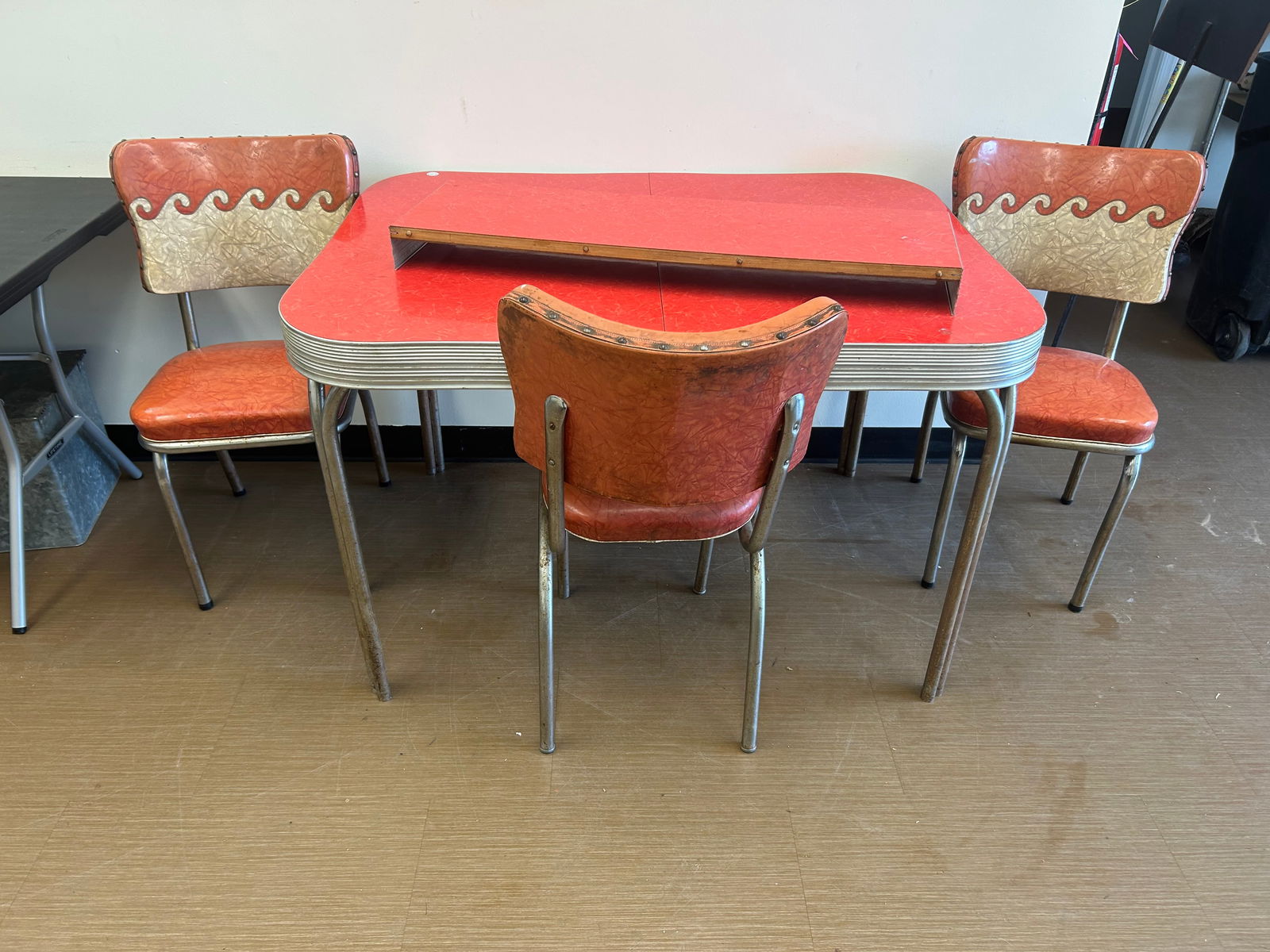 Vintage Chrome Table and (3) Chairs (1 of 8)