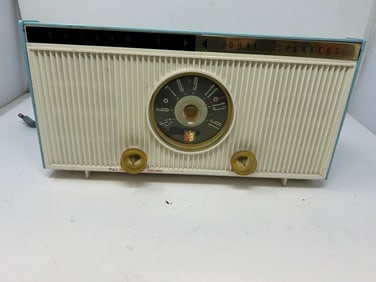 Vintage Sylvania Tube Radio