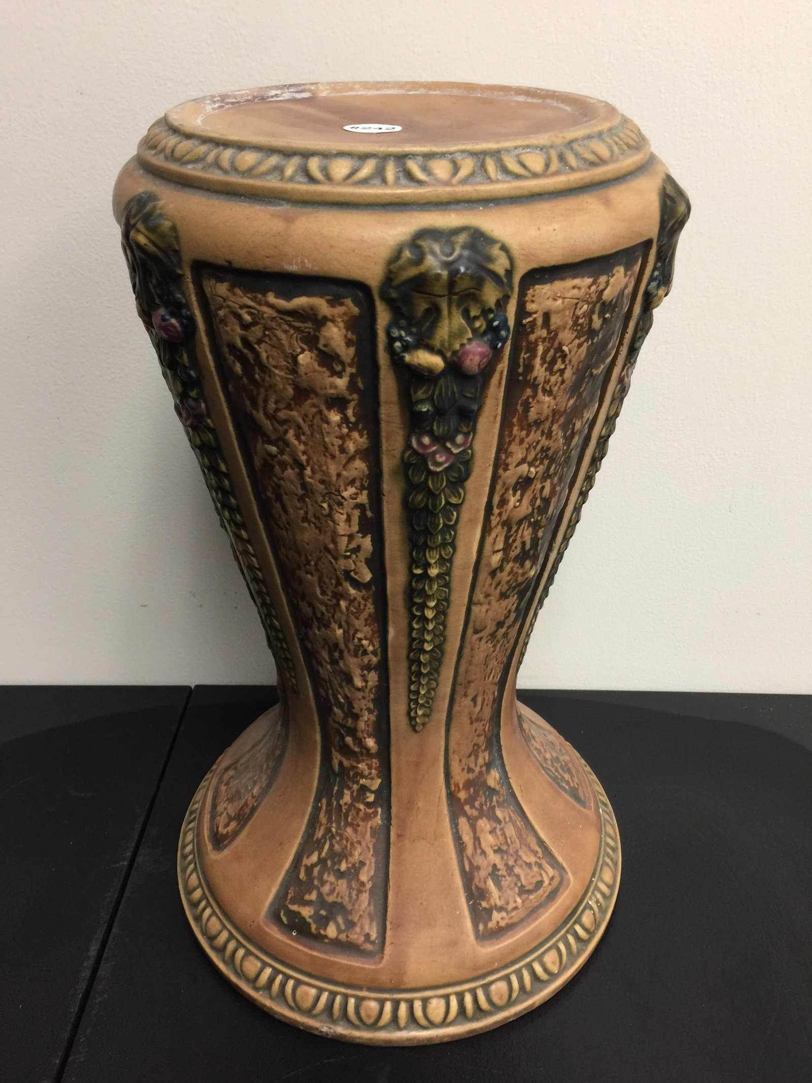 Roseville Florentine Stand: 20" x 12"