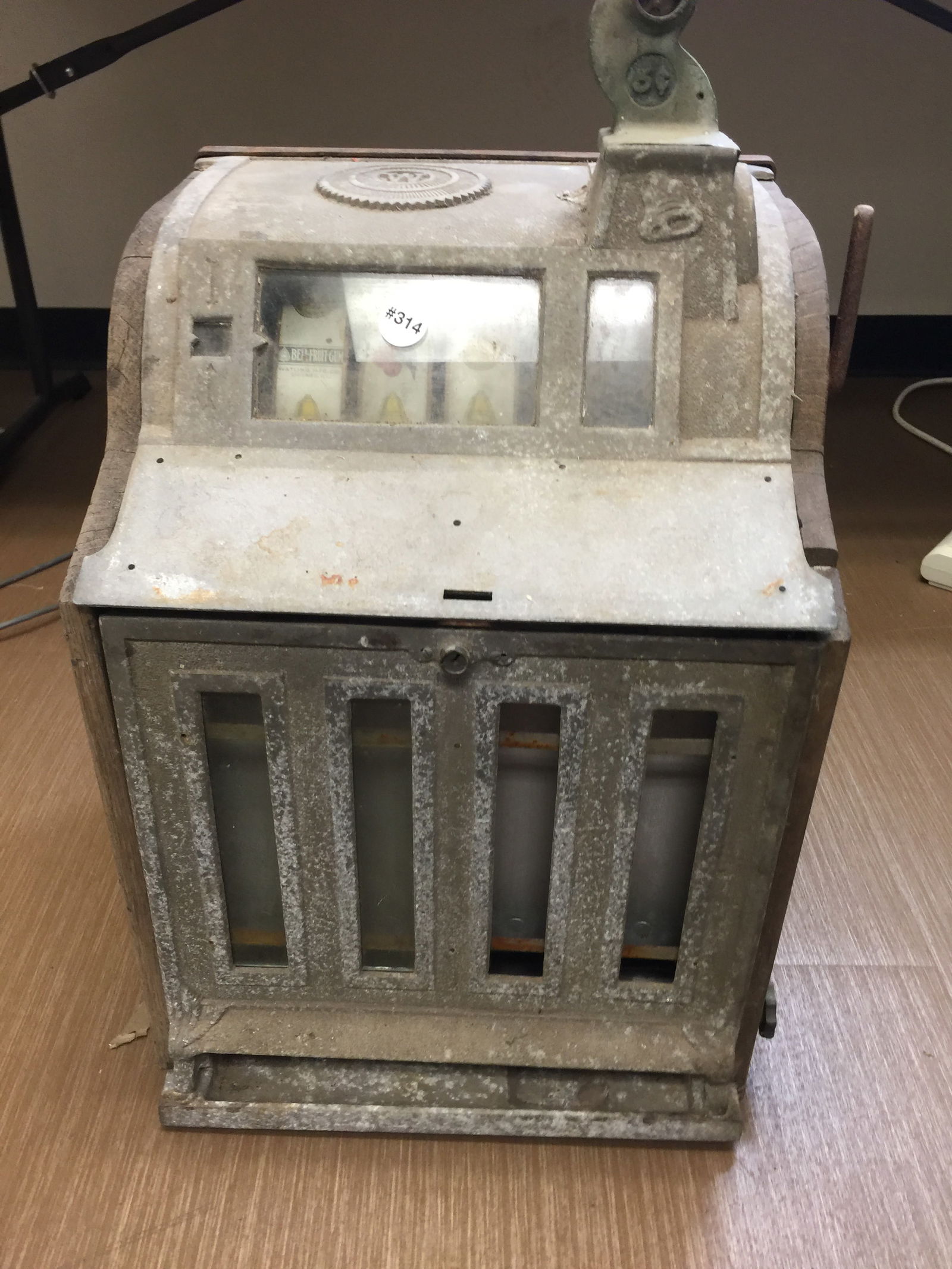 Antique Mills 5 Cent Slot Machine (1 of 5)