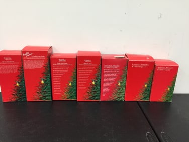7 Clothtique Santas