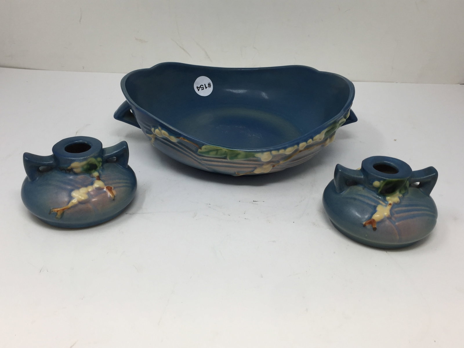 Roseville Snowberry Console Set: bowl 9.5"W, 18L-8.