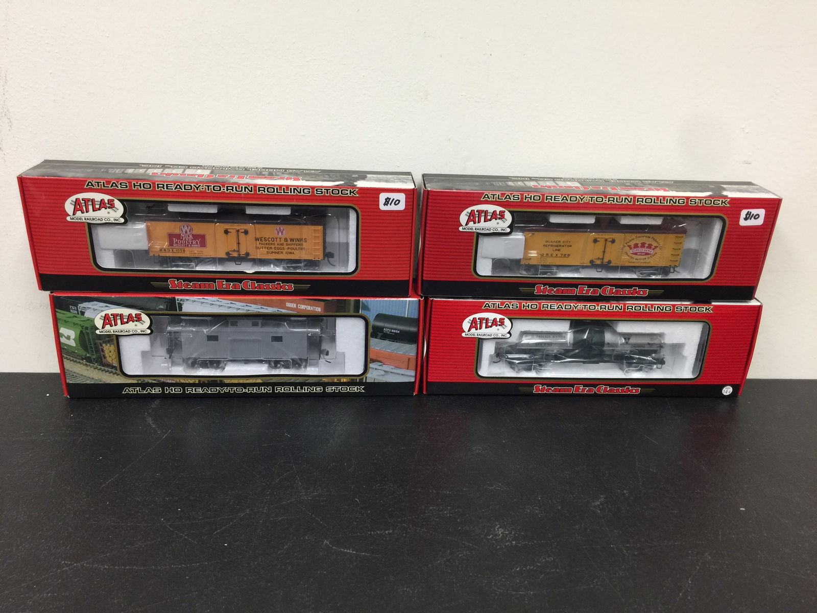 4 Atlas Train Cars (1 of 4)