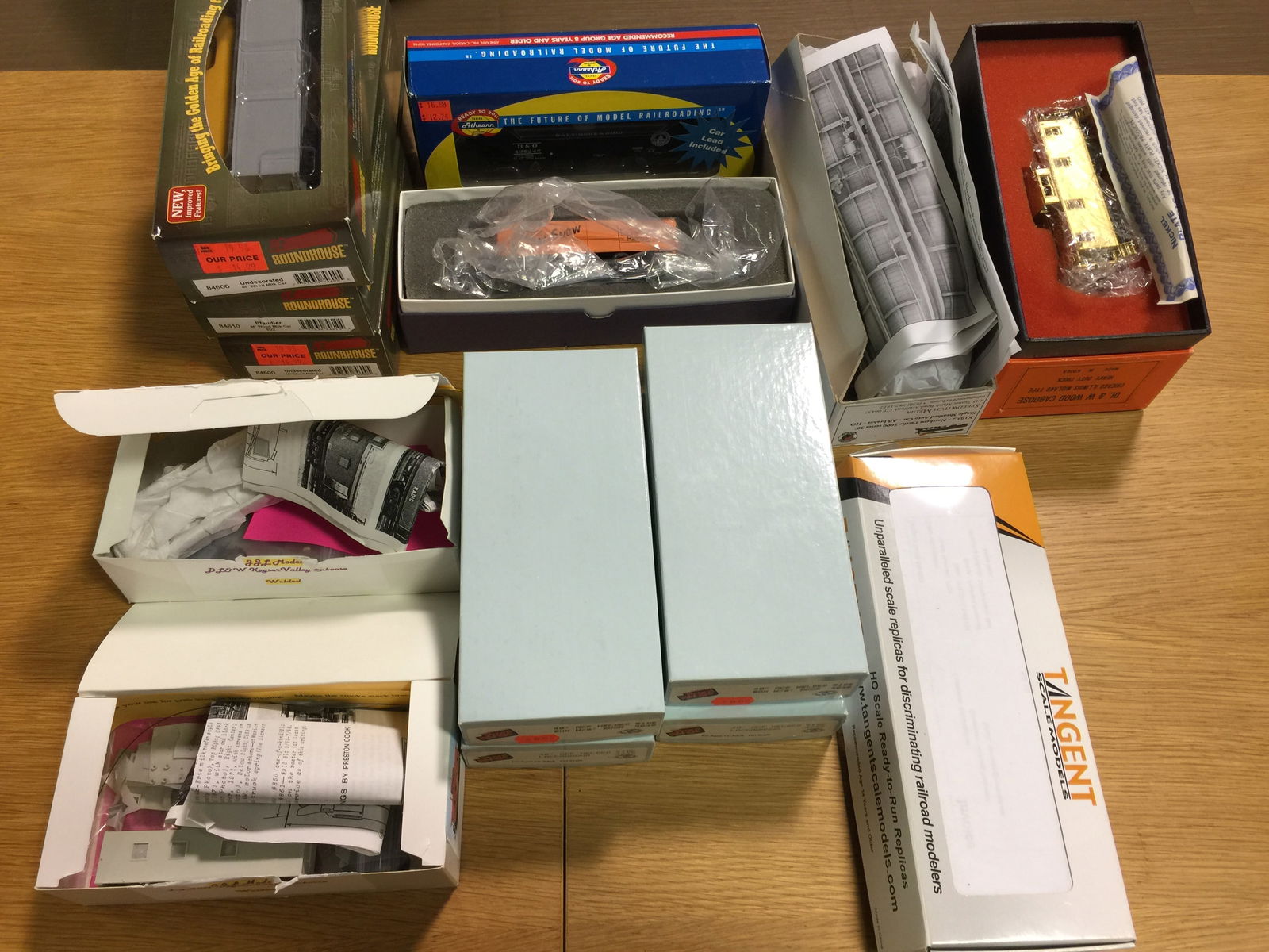 14 Train Cars & Models (1 of 5)