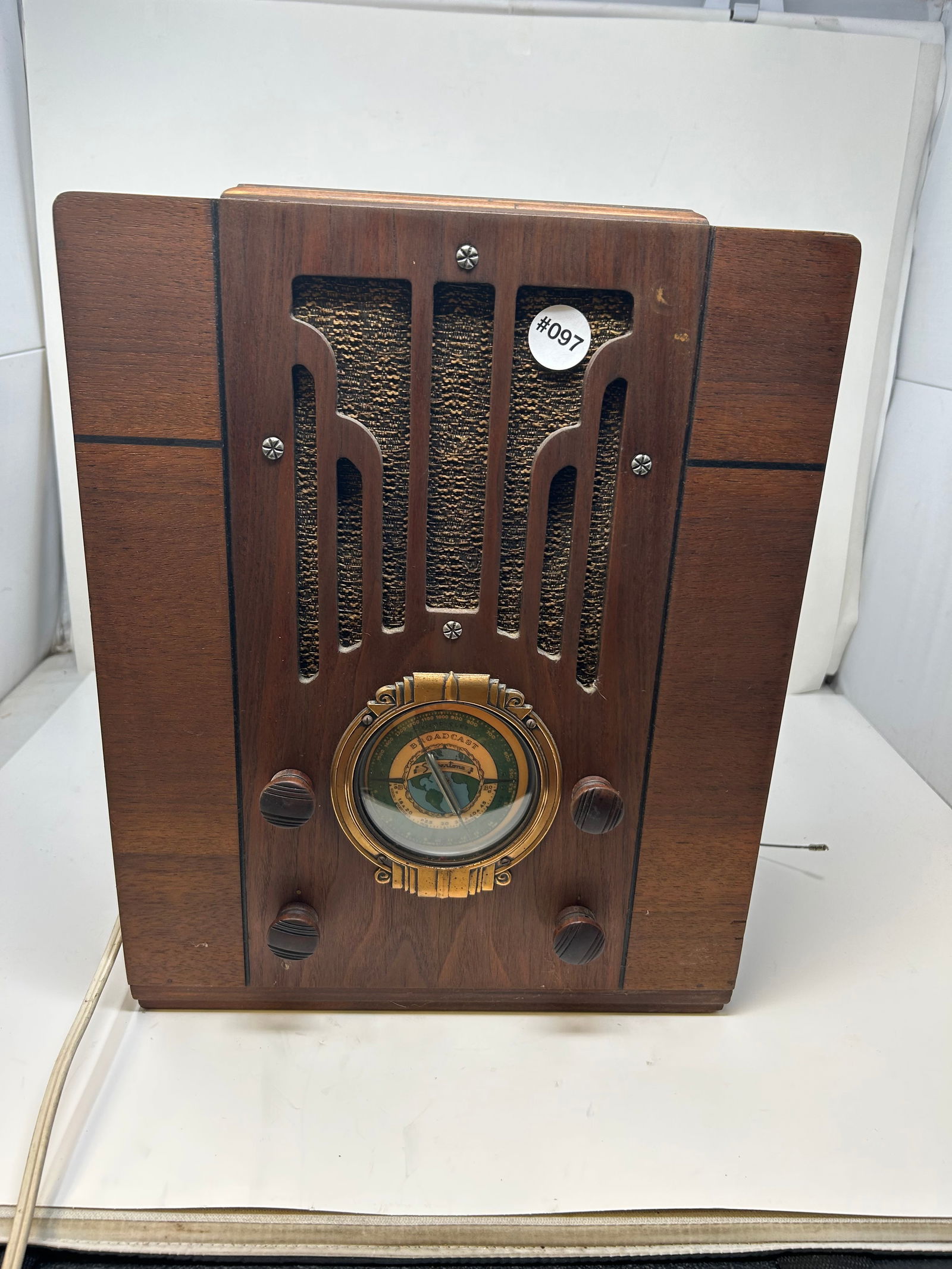 Silvertone Tombstone Radio (1 of 4)