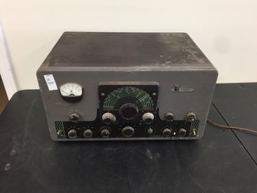 Johnson Viking Valiant Radio Transmitter