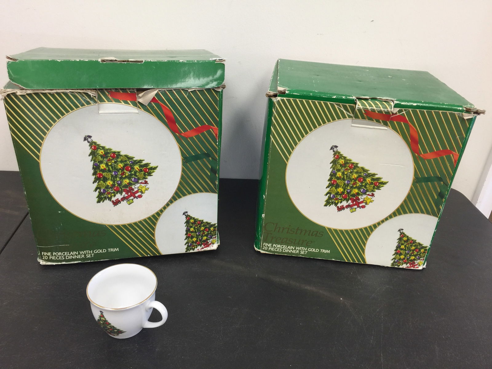 Set of Christmas Dinnerware (1 of 2)