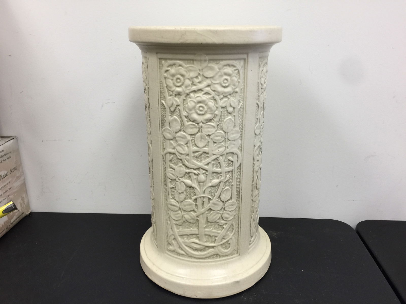 Weller Ivory Pedestal (1 of 5)