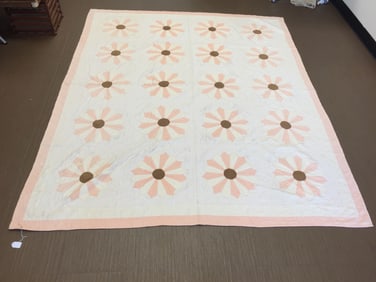 Vintage Daisy Pattern Quilt