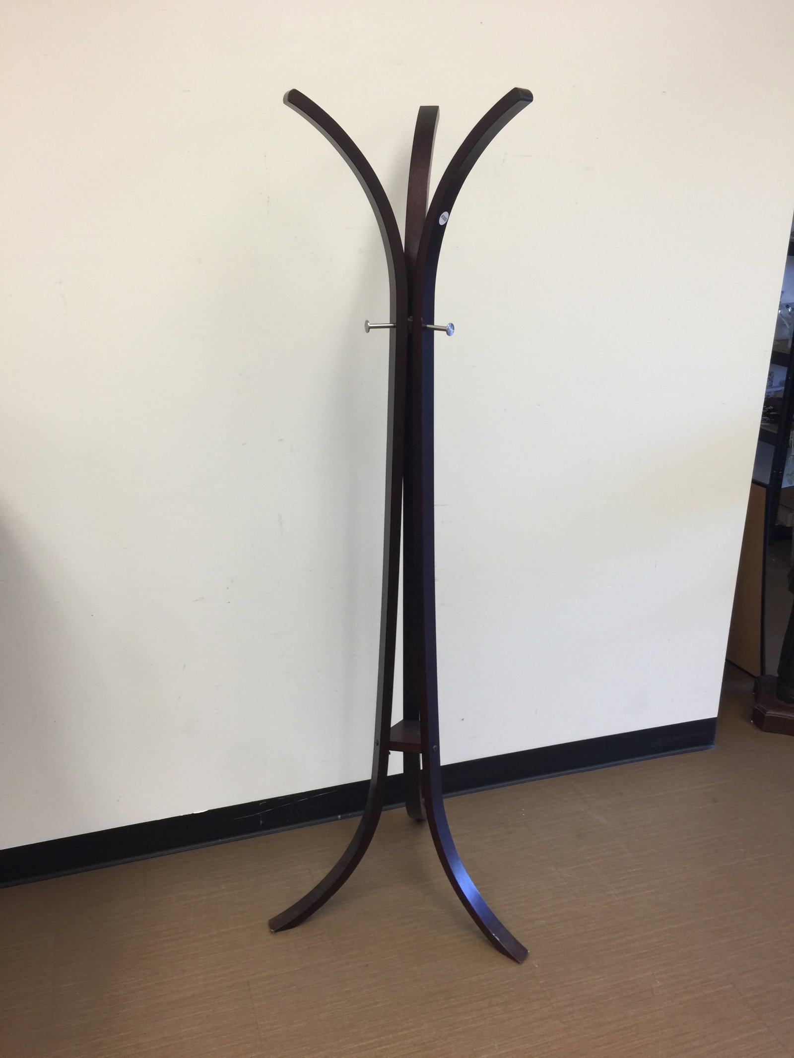 Clothes Tree: 71" H