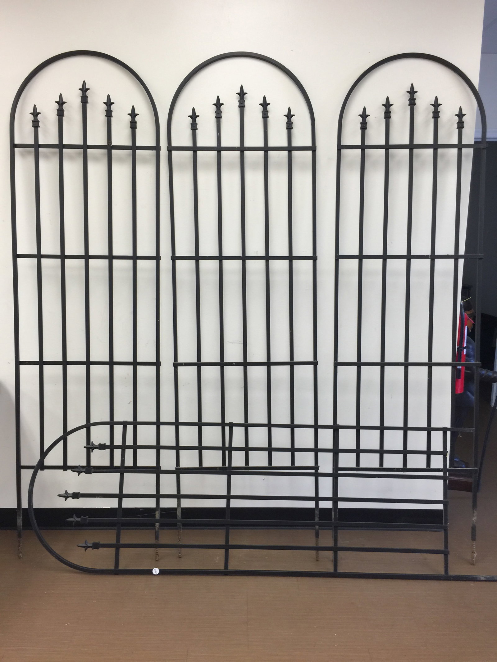 4 Wrought Iron Arch Trellis (1 of 2)
