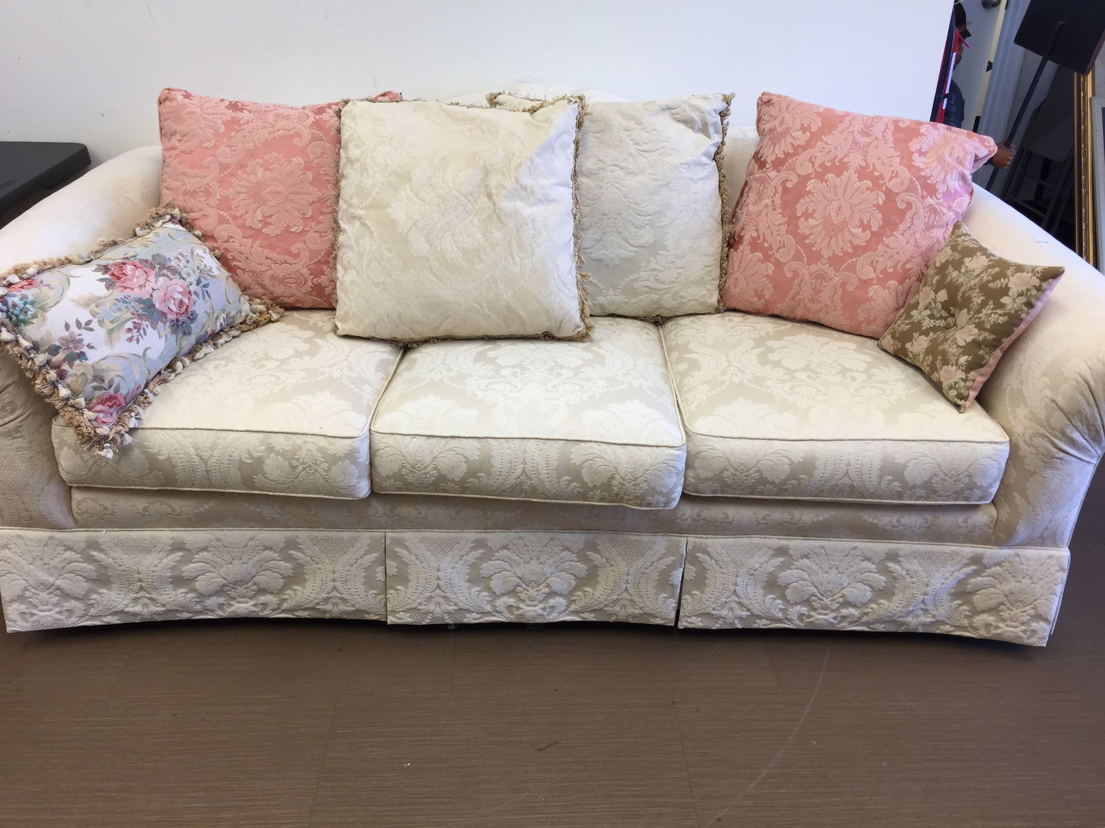 Sherrill Camel Back Sofa: 35" x 75" x 36"