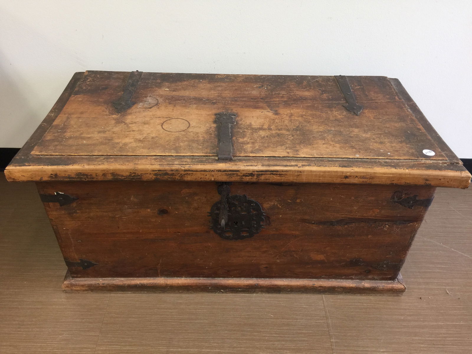 Antique Trunk (1 of 5)