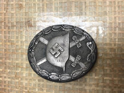 German World War II PIn: 2.5".