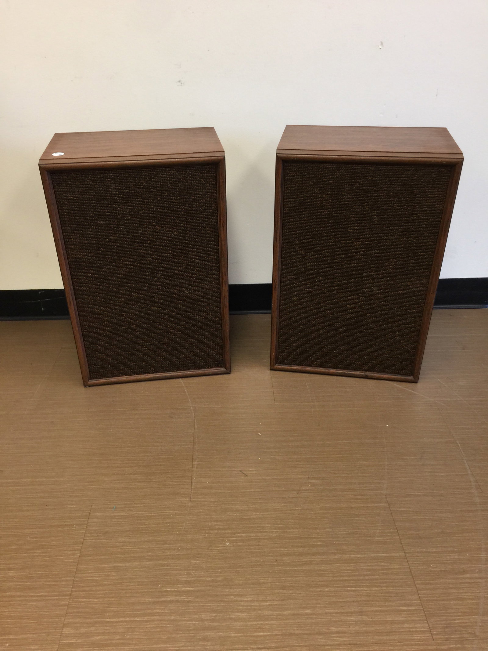 Pair of Vintage Magnovox Speakers: model # 1S8450, 16" x 11" x 24"