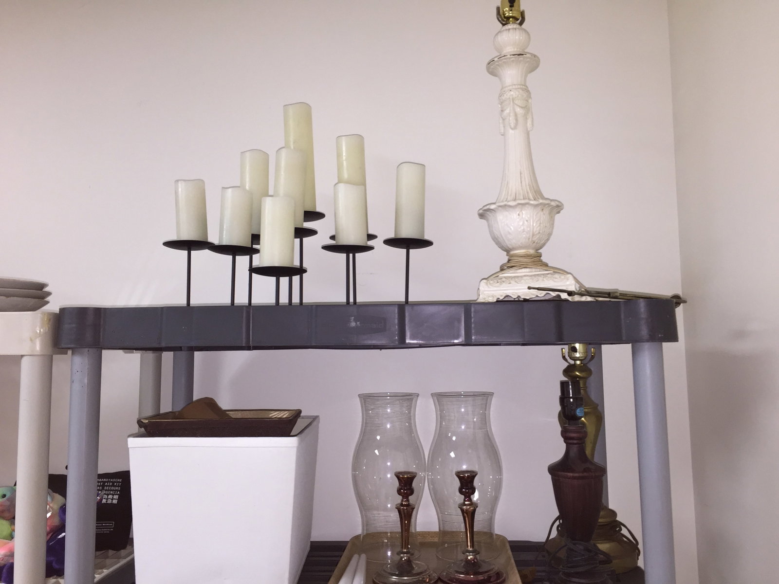 Lighting Lot: Includes lighted candles, vintage lighting and more.