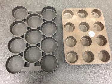 2 Cast Iron Baking Pans