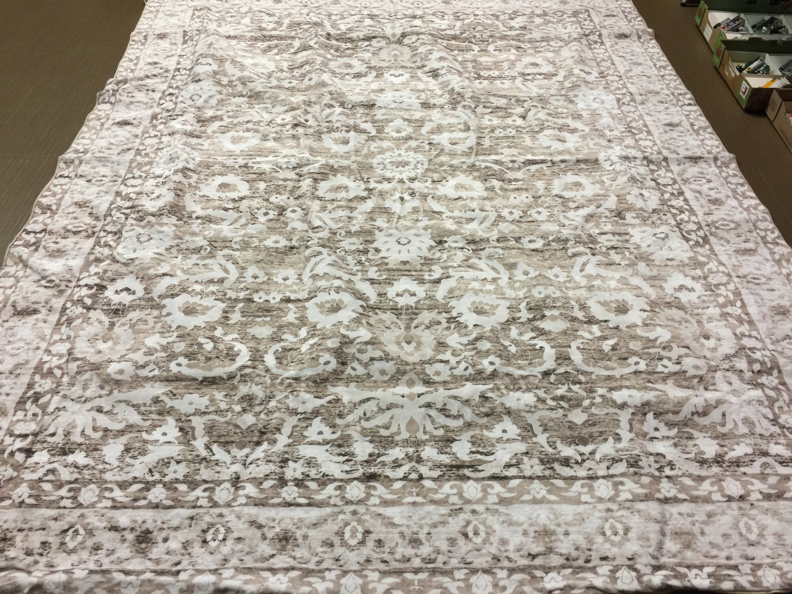 Lansny Neutral Washable Rug: 8'X10'.