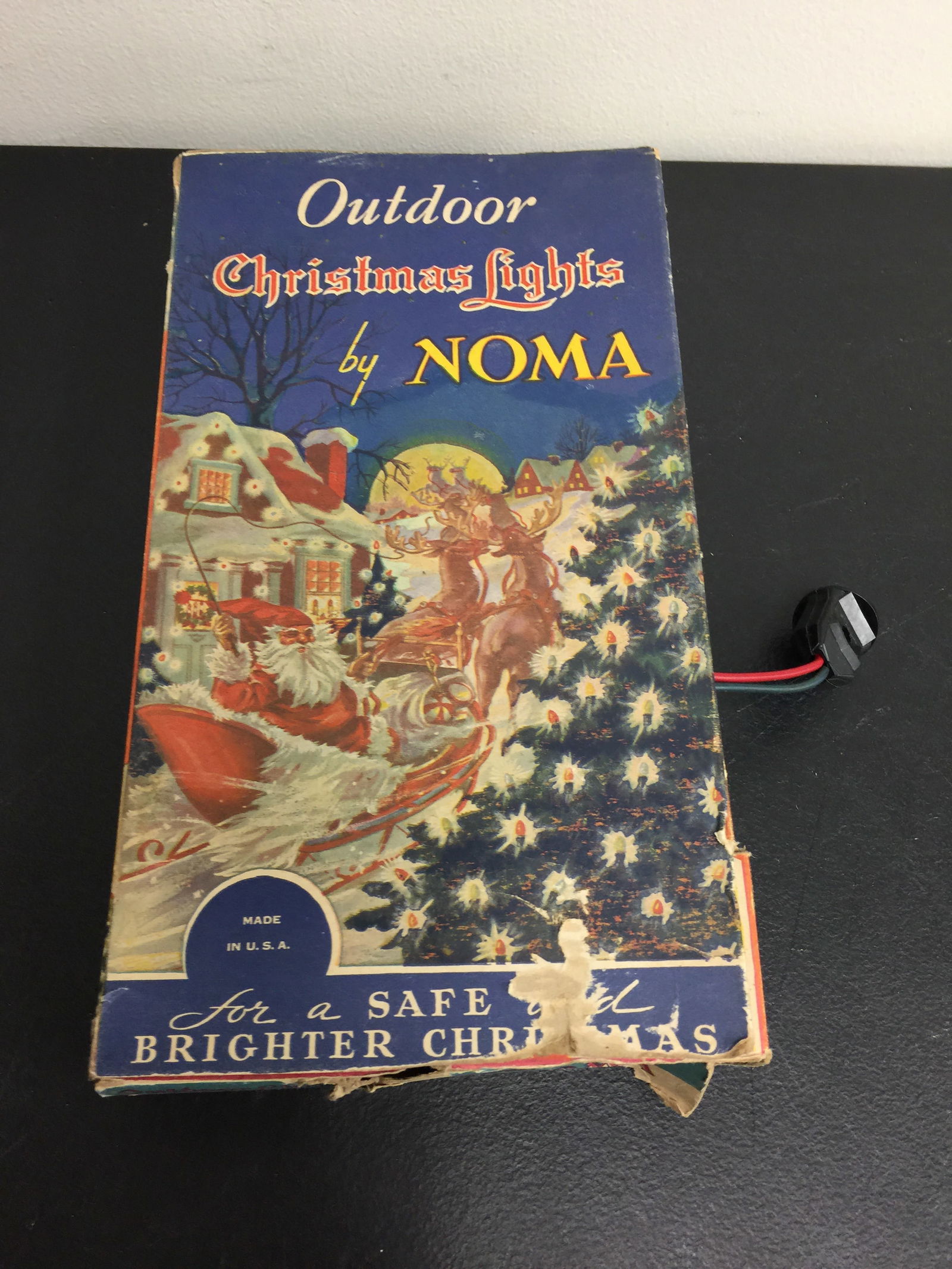 Vintage Noma Christmas Lights: in original 7" x 13" box, includes vintage blue lights with 2 extra bulbs