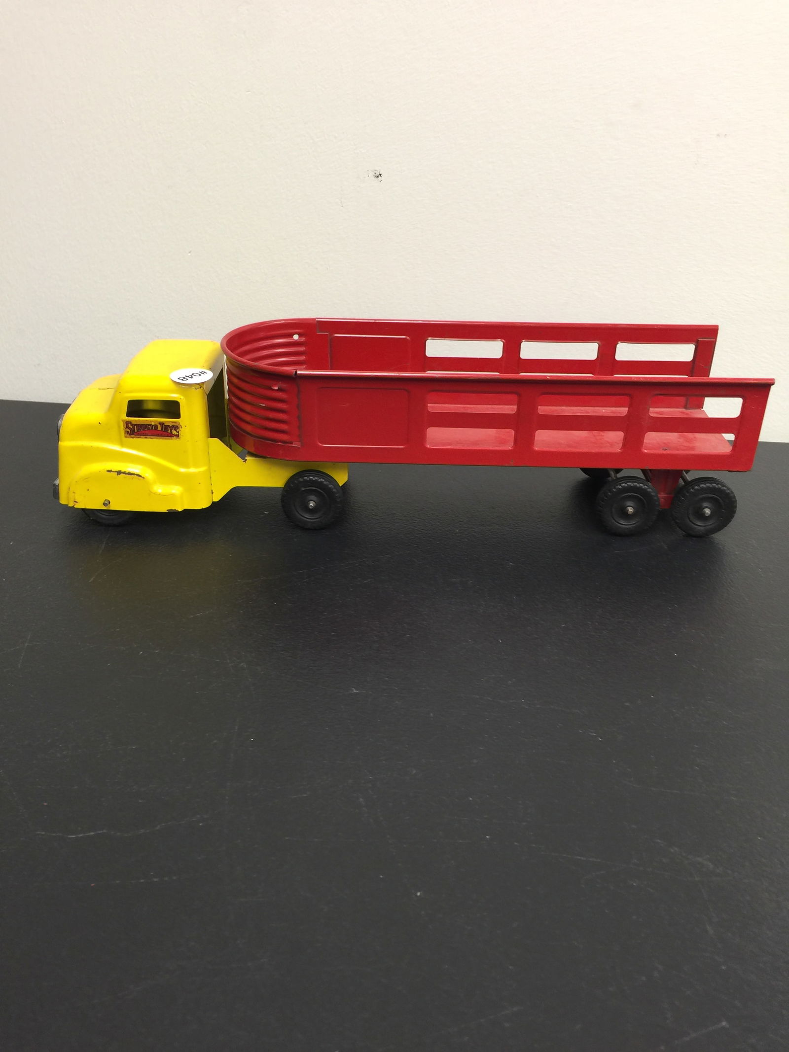 Structo Pressed Steel Farm Truck (1 of 5)