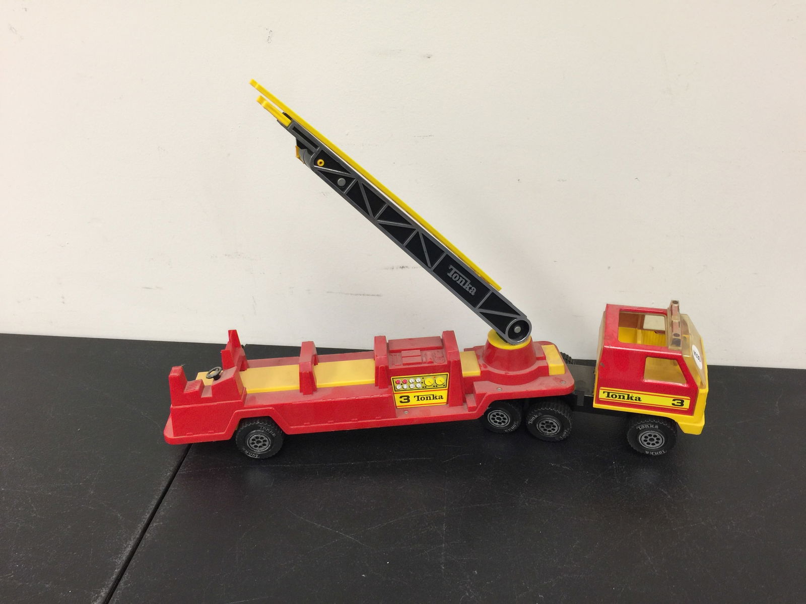 Tonka #3 Fire Engine (1 of 4)