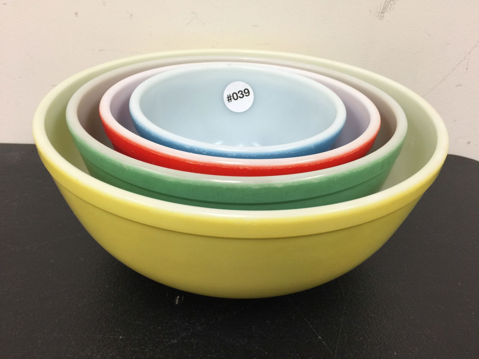 Nest of 4 Pyrex Bowls: Largest 10.25".