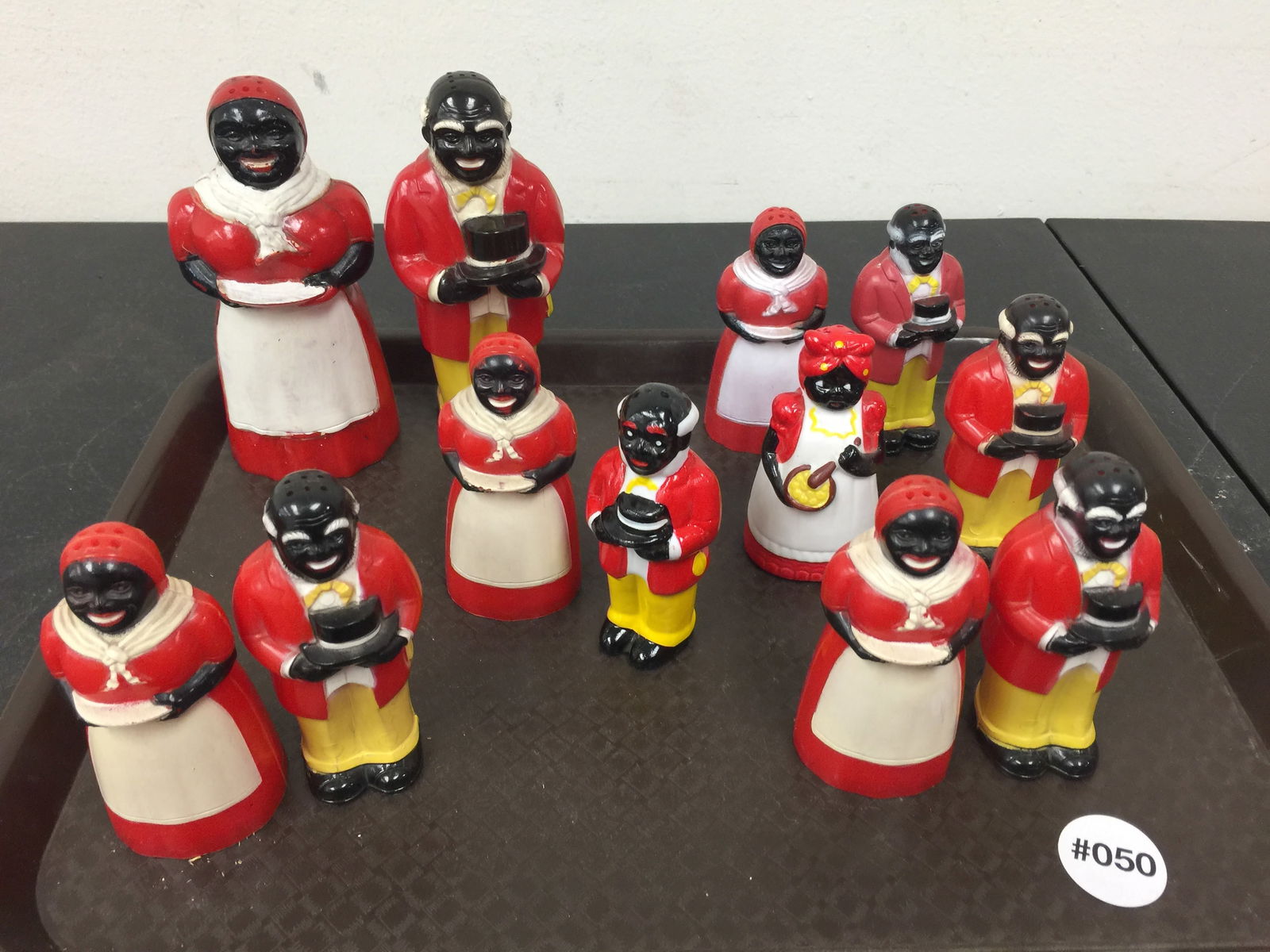 Black Americana Shakers: plastic, 5"H.