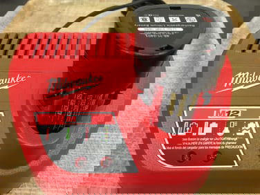 Milwaukee M5 Charger