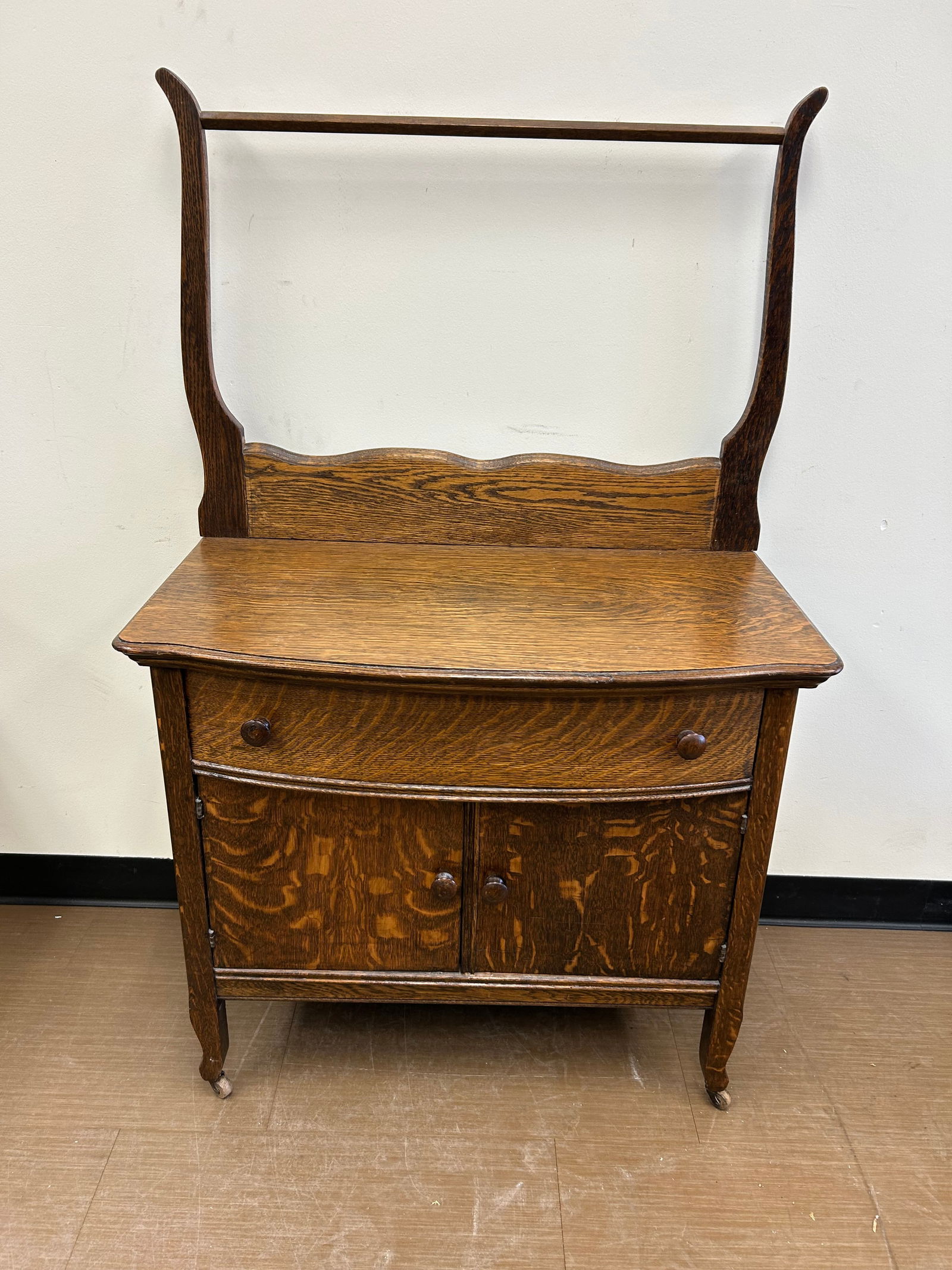 Antique Oak Wash Stand: 33" x 19" x 53".