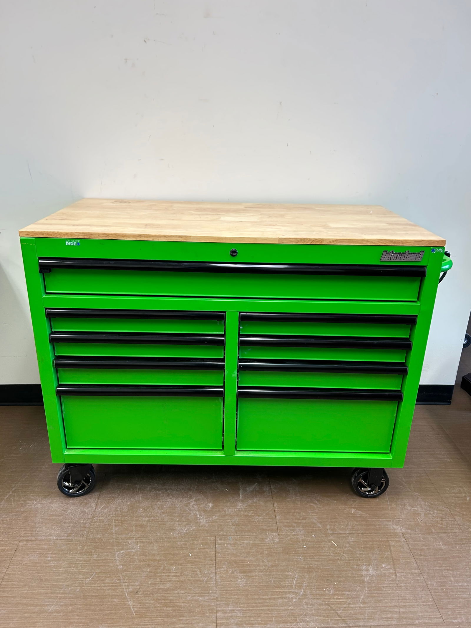 International Rolling Tool Cabinet (1 of 7)
