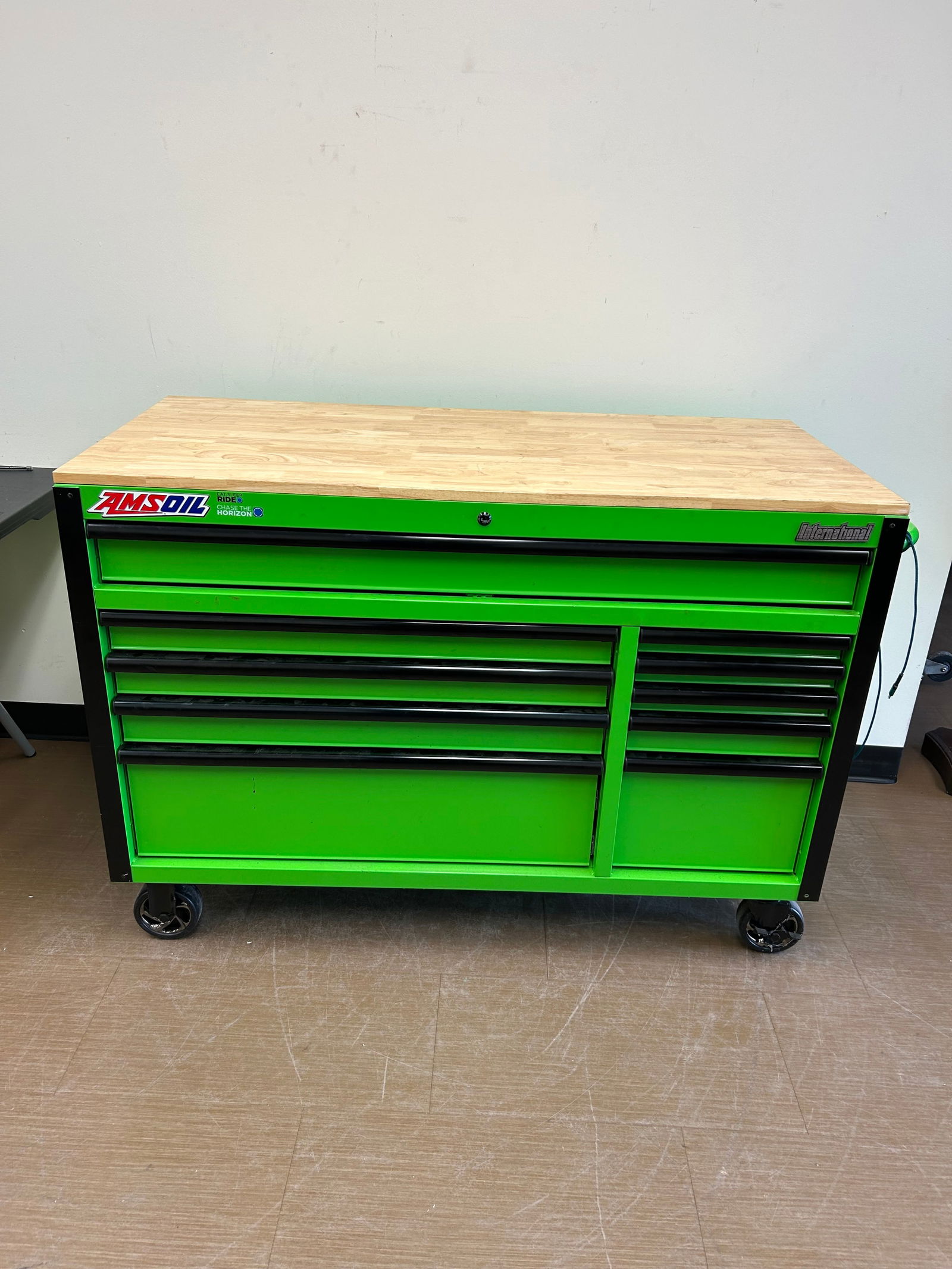 International Rolling Tool Cabinet (1 of 6)