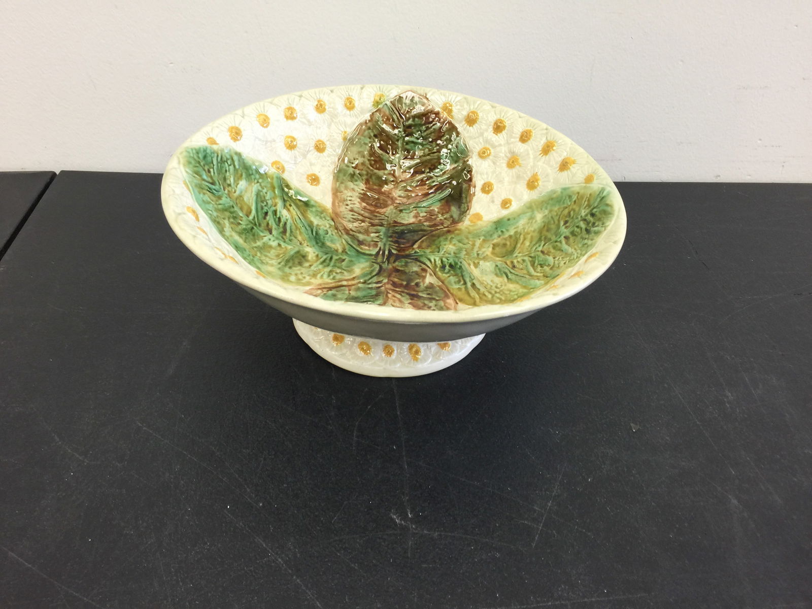 Majolica Begonia Leaf Compote (1 of 3)