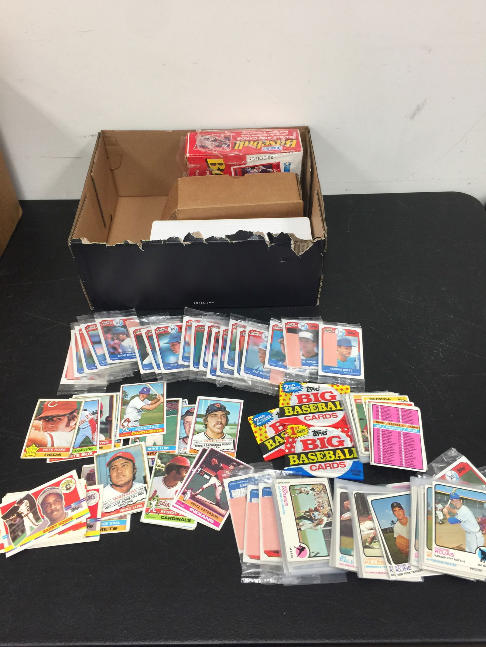 Assorted Baseball Cards (1 of 6)