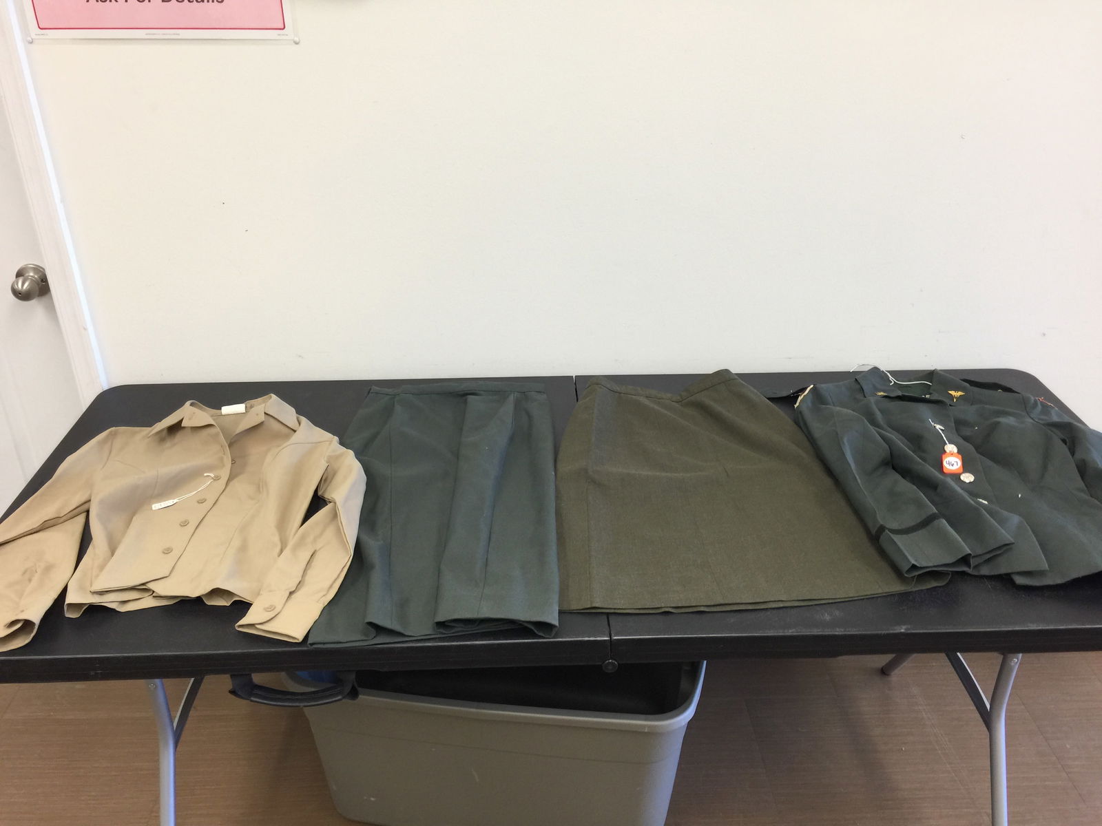 Vintage Ladies Military Clothing (1 of 8)