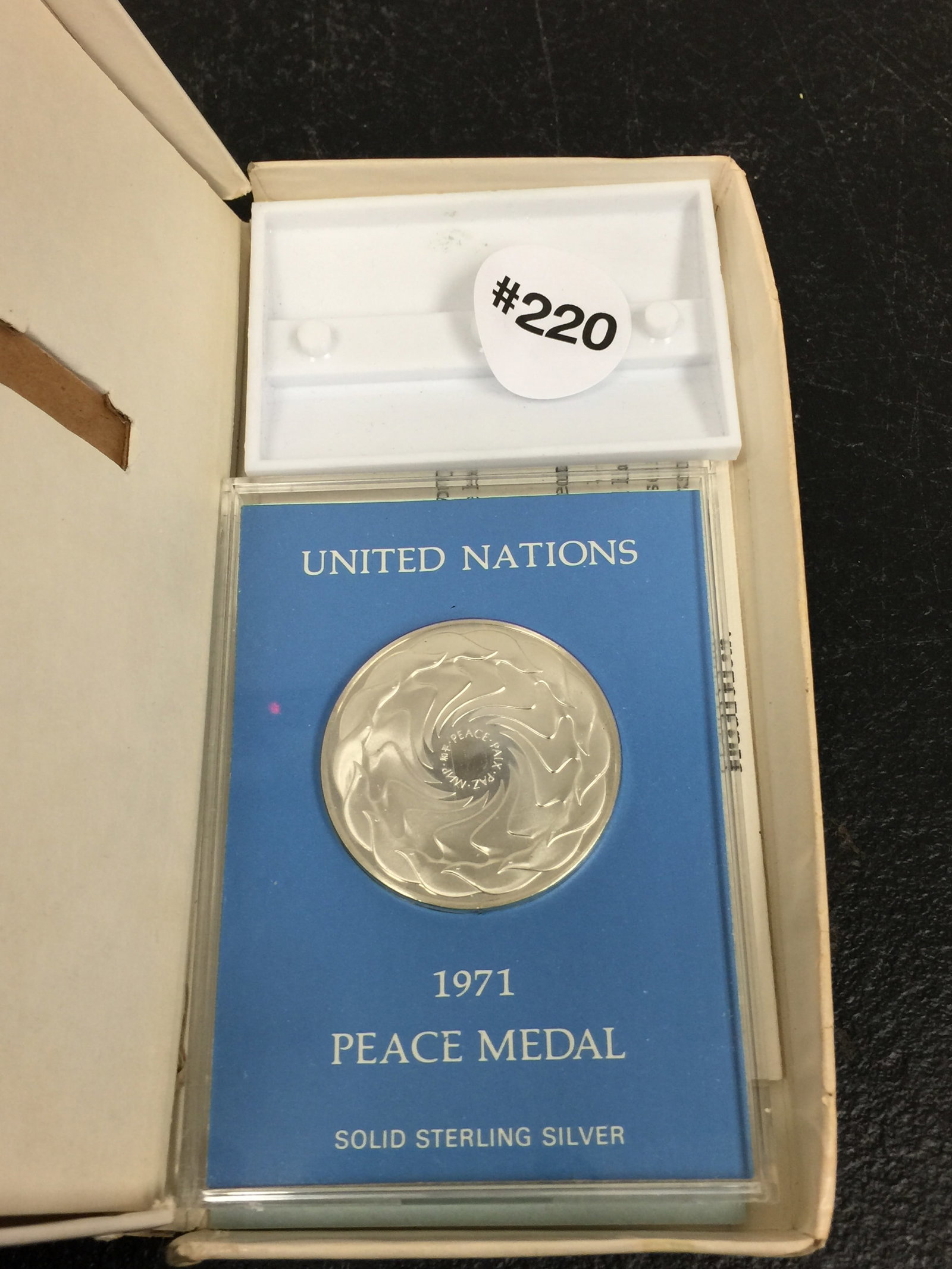 1971 United Nations Sterling Silver Peace Medal (1 of 4)