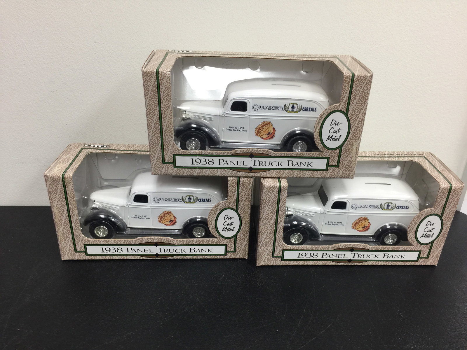 Ertl Quaker Die-Cast Bank (1 of 3)