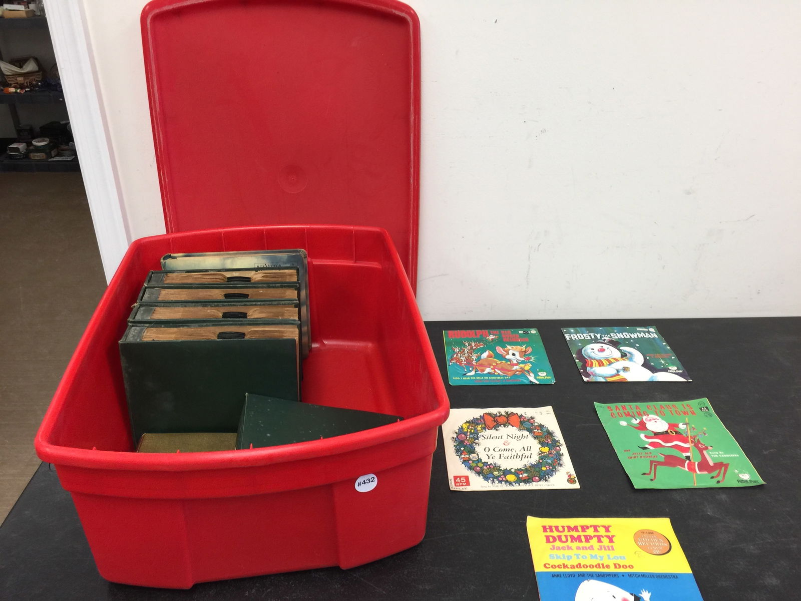 Vintage 45 Records: few child's colored sleeves, mostly big band and orchestra records in books, includes tub