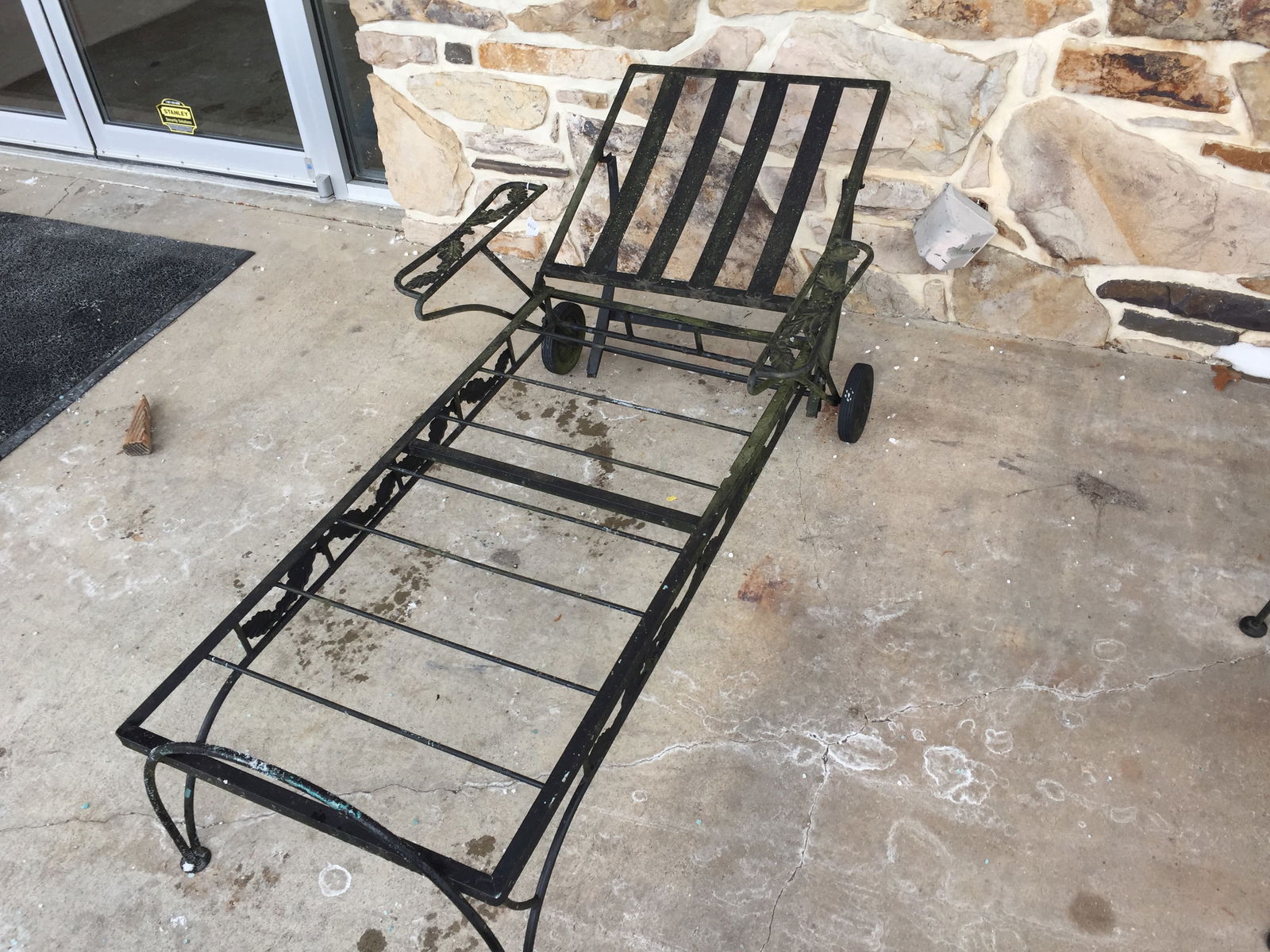 Wrought Iron Chaise Lounge (1 of 3)