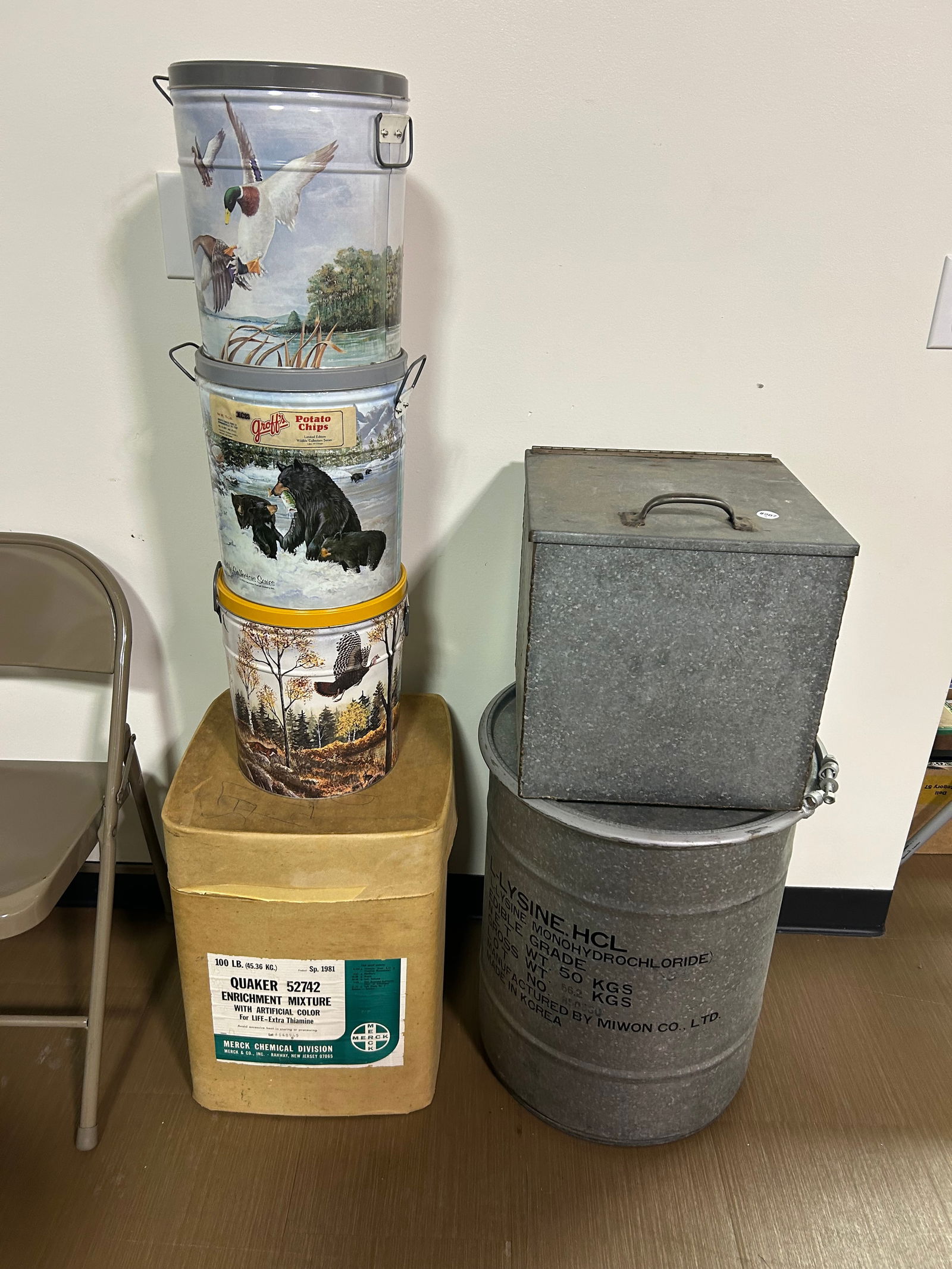 Various Storage Containers (1 of 6)