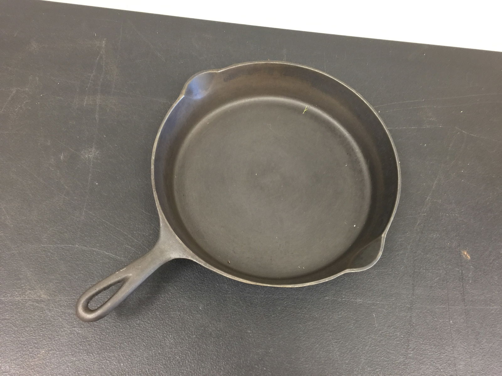 Vintage Puritan #10 Cast Iron Pan (1 of 3)