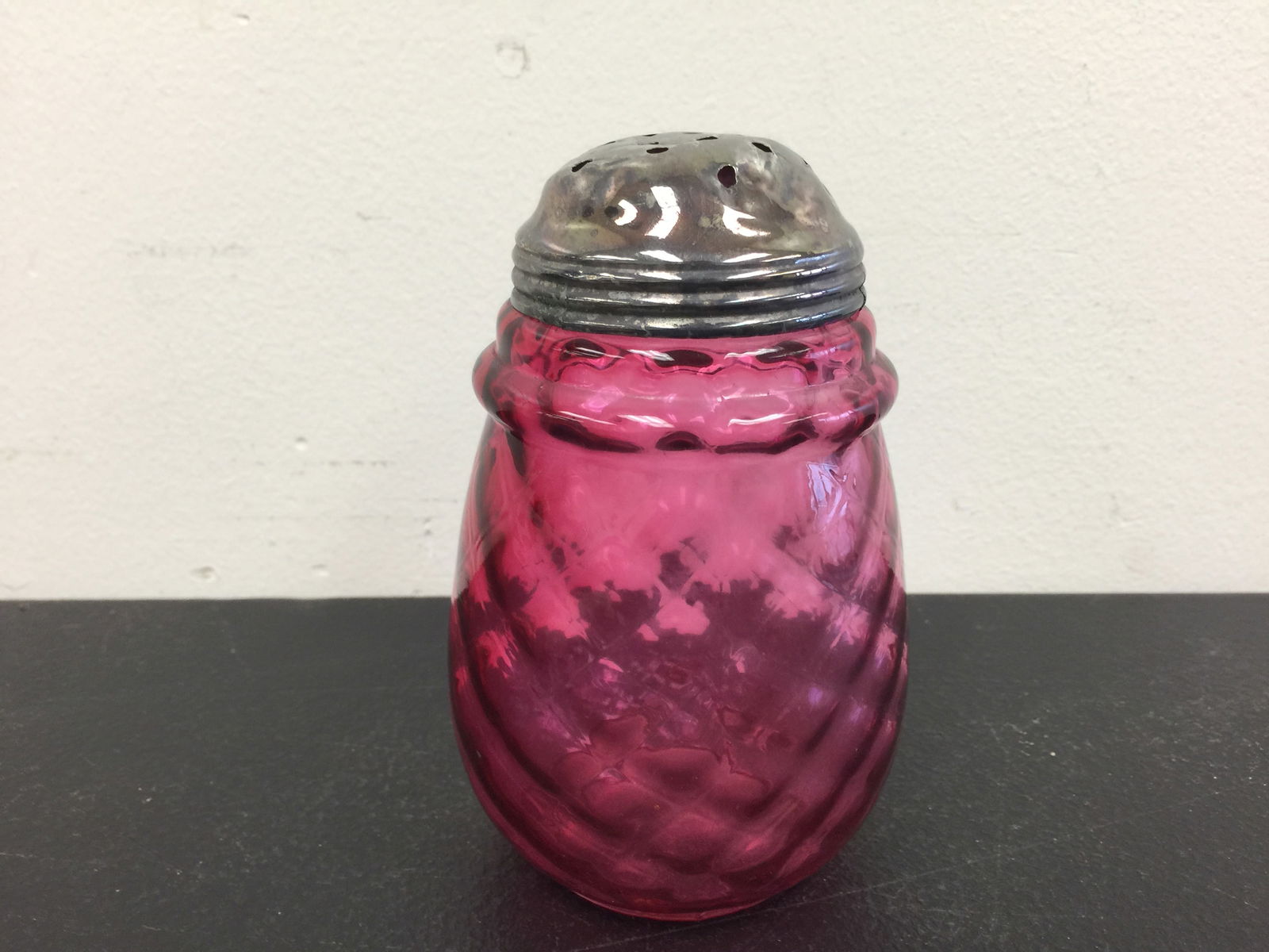 Quilted Diamond Cranberry Sugar Shaker: 5"H.