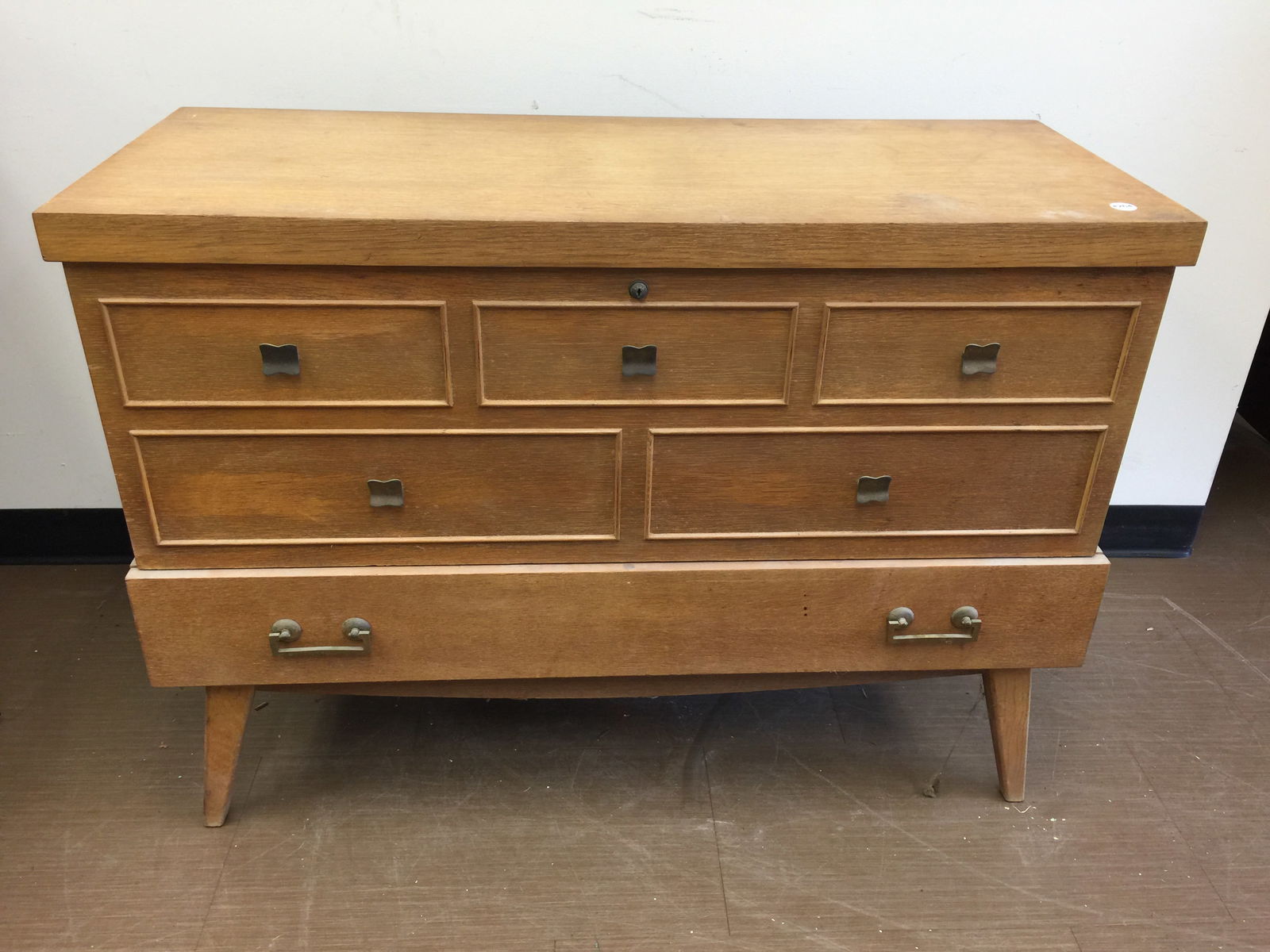Lane MCM Cedar Chest (1 of 5)