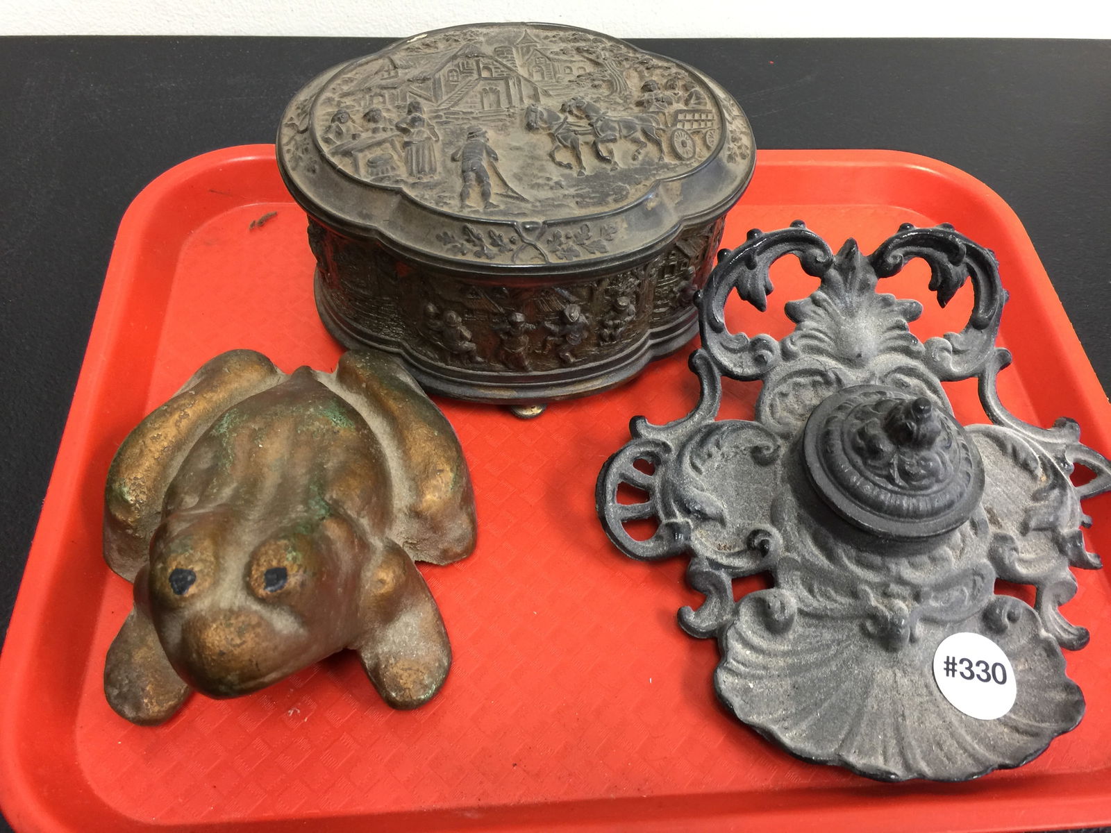 Metal Lot: Includes inkwell, cast iron frog & box. Inkwell 7".